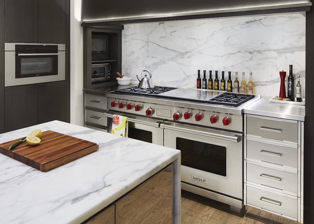 BW modern kitchen appliance Fi2 Wolf kitchen range