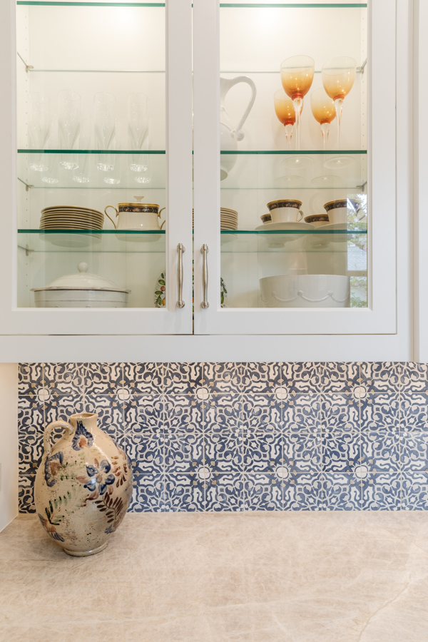 tile detail in butler's pantry