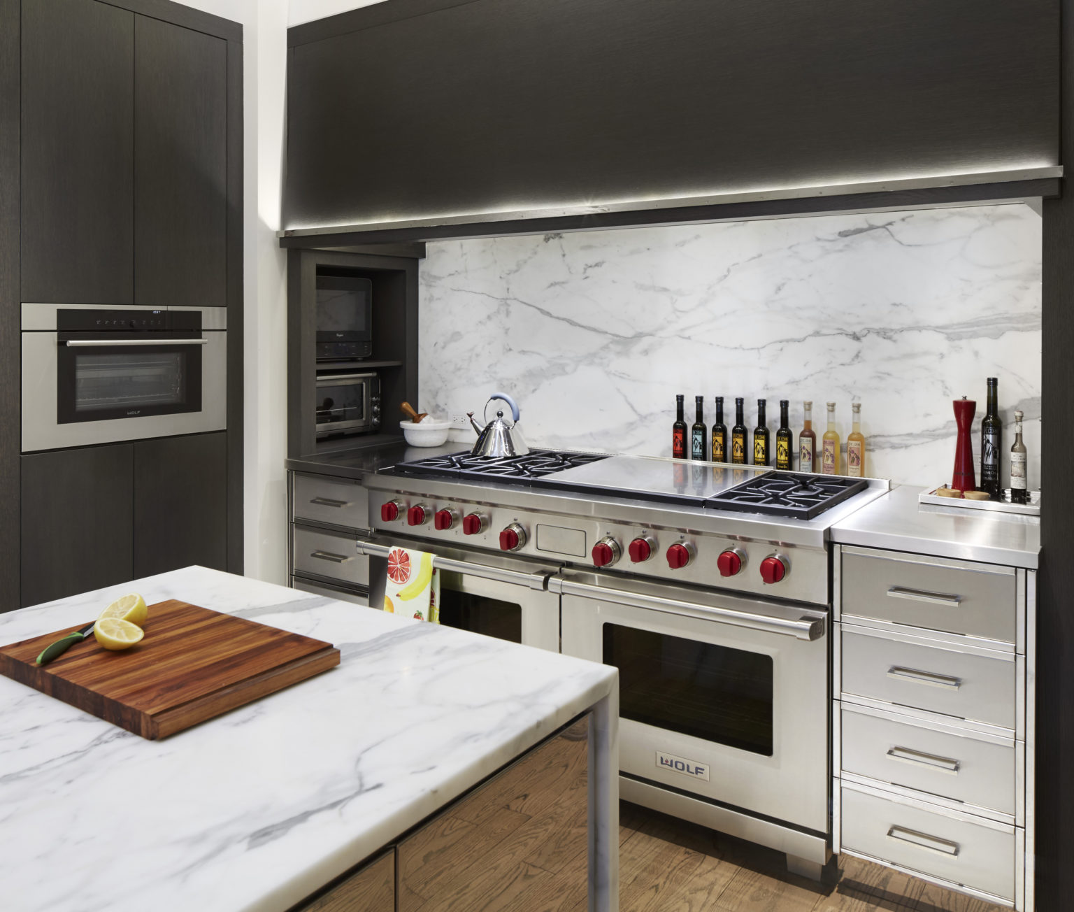 Cooktop vs. Range for Current Kitchen Designs Bentwood Kitchens Bentwood Luxury Kitchens