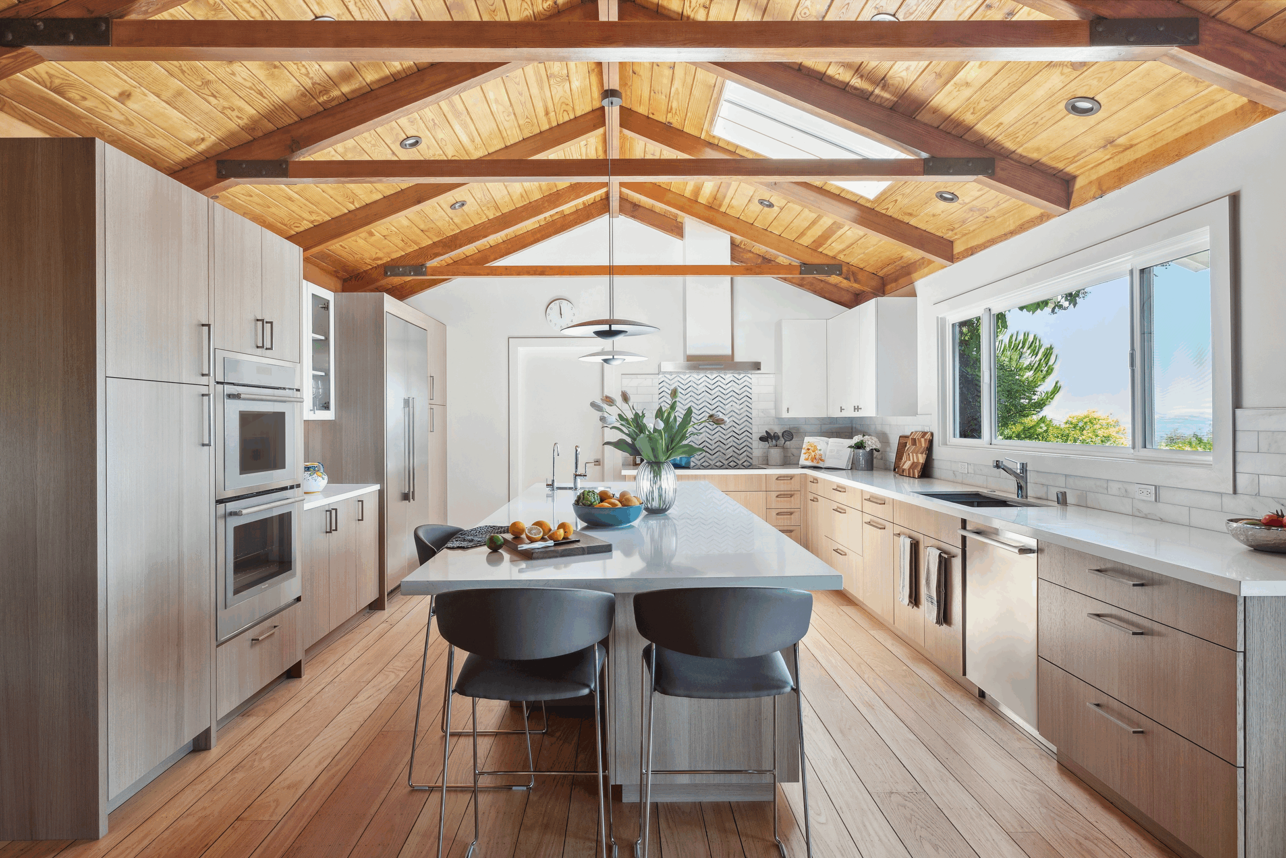 rustic kitchen design with exposed beams on the ceiling