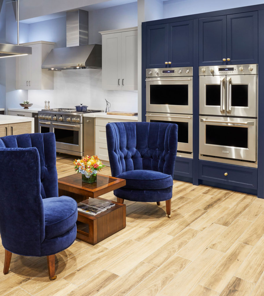 Bold blue color in kitchen cabinet finish