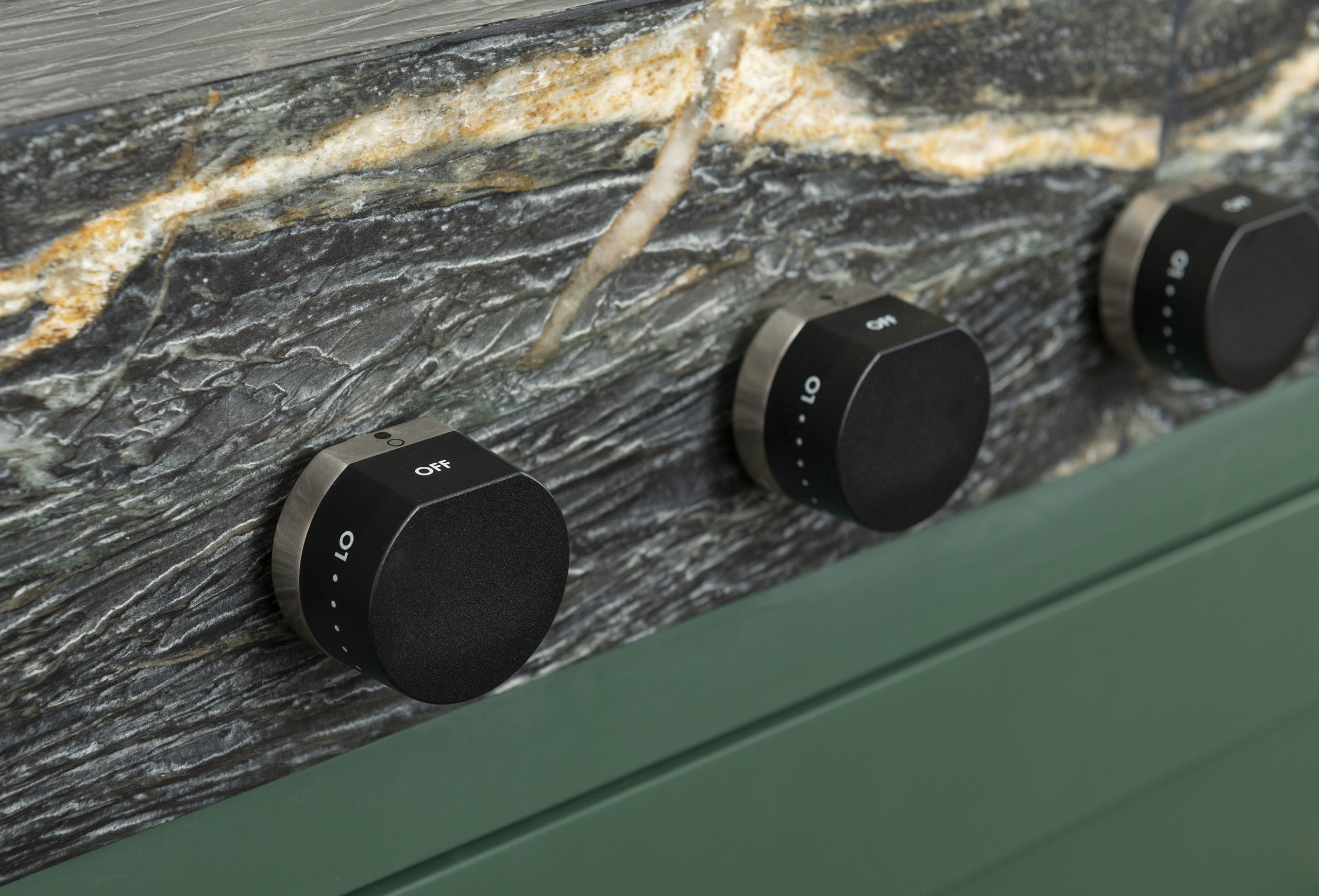 DLP_4051 Leathered stone surfaces on the coutertop