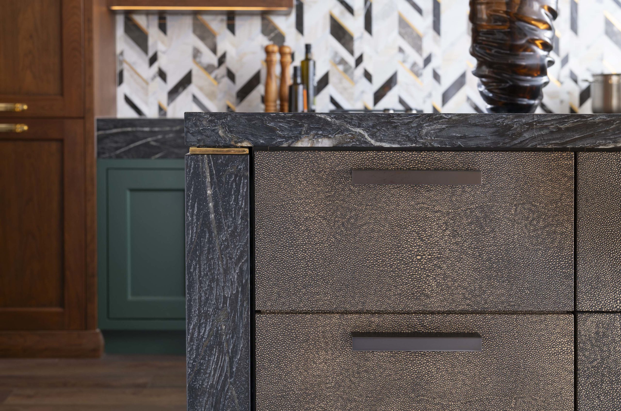 DLP_4104 Shagreen panels grace the island cabinet fronts with their distinctive stingray-inspired texture.