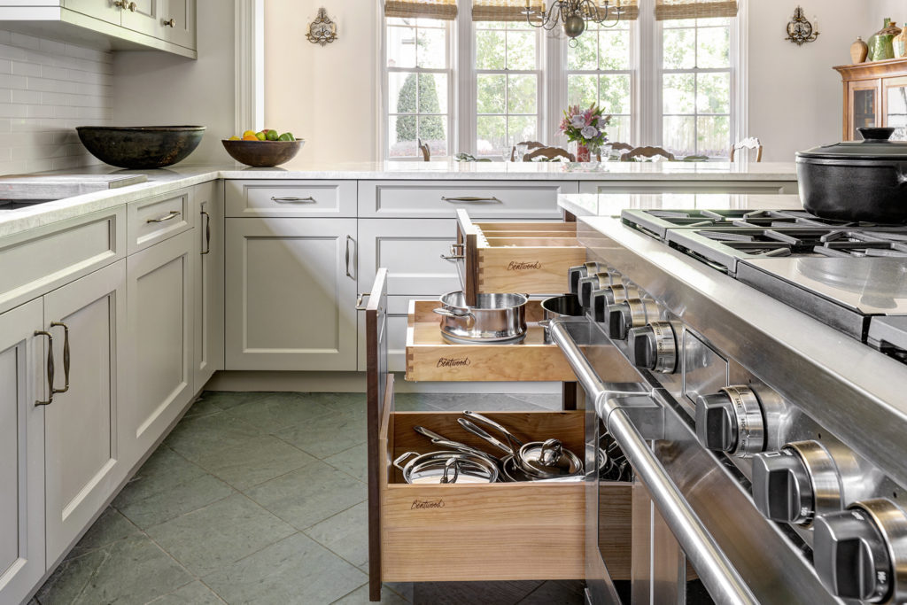 3w Cabinet drawers on either side of the over store pots and their lids