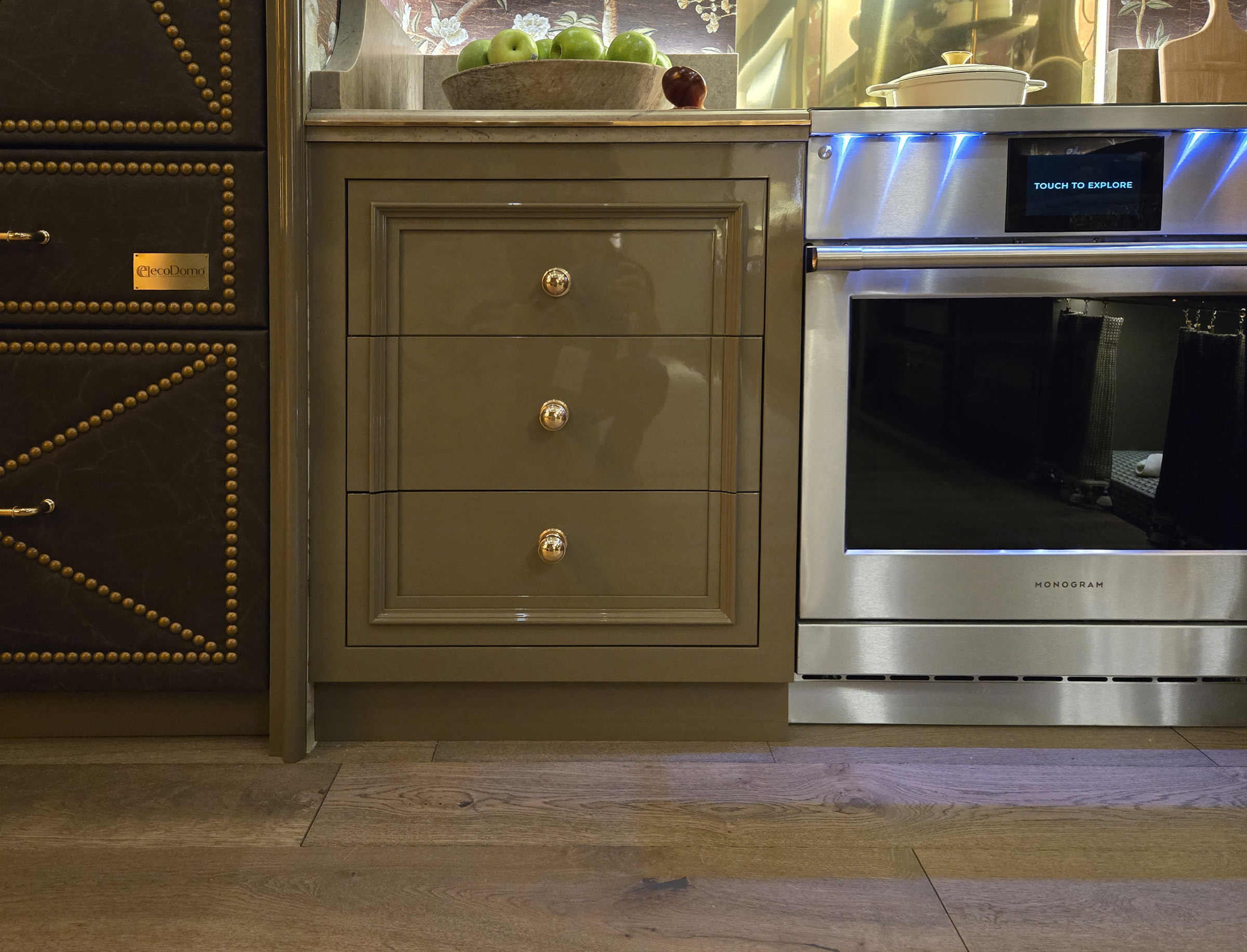 Bentwood-KBIS2026-Scullery-Detail-No-Mark high-gloss version of Loden Brown for cabinet color.